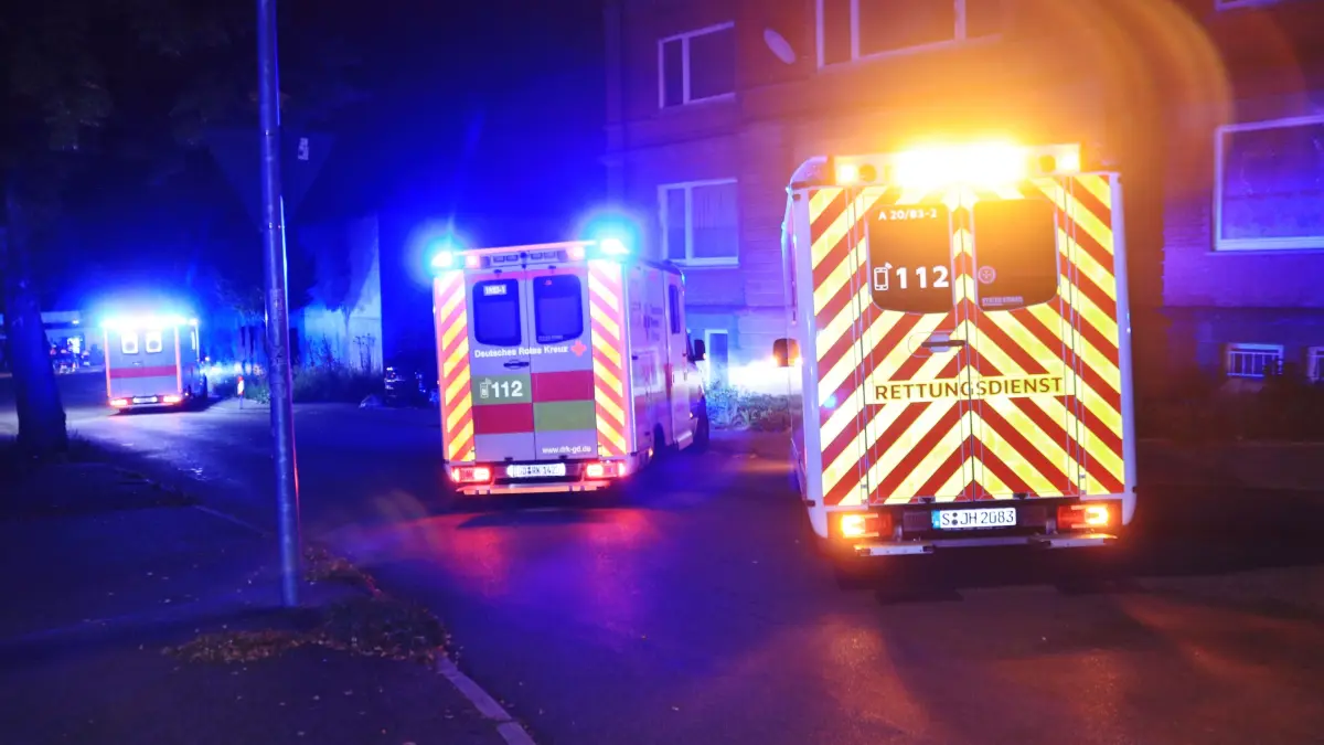 Zwei Menschen sterben bei Wohnungsbrand in Plüderhausen – Feuerwehreinsatz in der Nacht