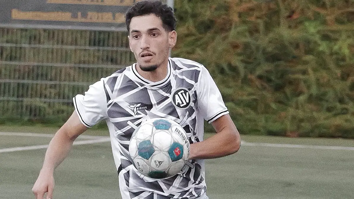 Fußball, Fussball, Landesliga, ASV Botnang - FC Esslingen: Fußball, Fussball, Landesliga, ASV Botnang - FC Esslingen
Nr.7 (B): Ari Ilhan - weiss
Fotograf: Günter E. Bergmann - Photography
Aufnahmedatum: 16.09.2026
