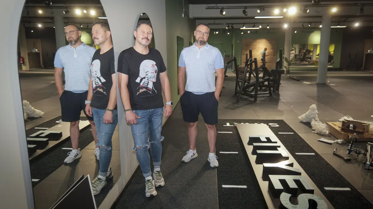 Fityes: Hemmingen - Marco Reeb (schwarzes T-shirt) und Frank Petersilie (helles T-Shirt) eröffnen am 20. September in Hemmingen ihr Fitnessstudio namens Fityes.