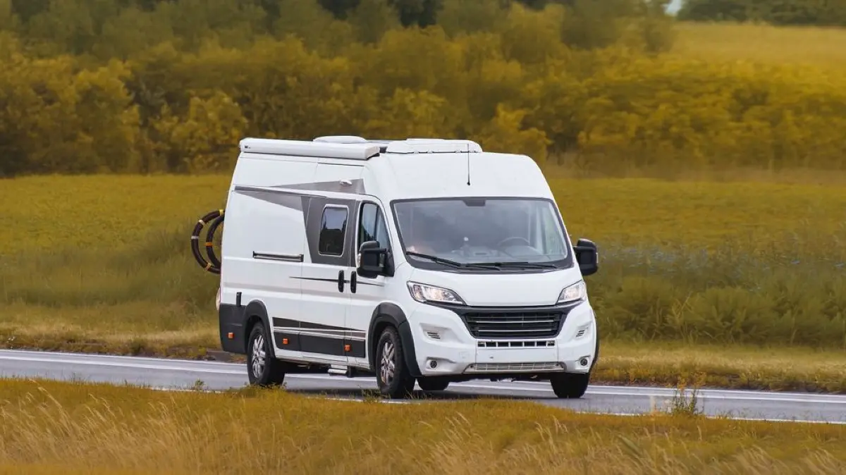 Unterwegs mit dem voll beladenen Wohnmobil.