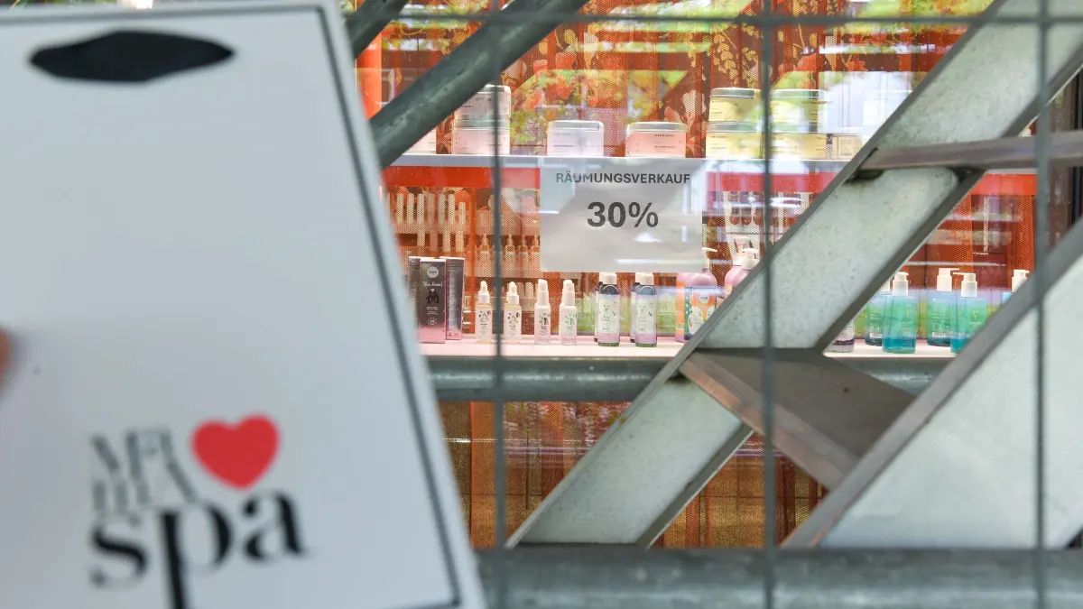 Mama Spa: Stuttgart, Mama Spa schliesst auf grund u.A. auch der Baustelle um das Geschäft herum.
Augustenstrasse 2