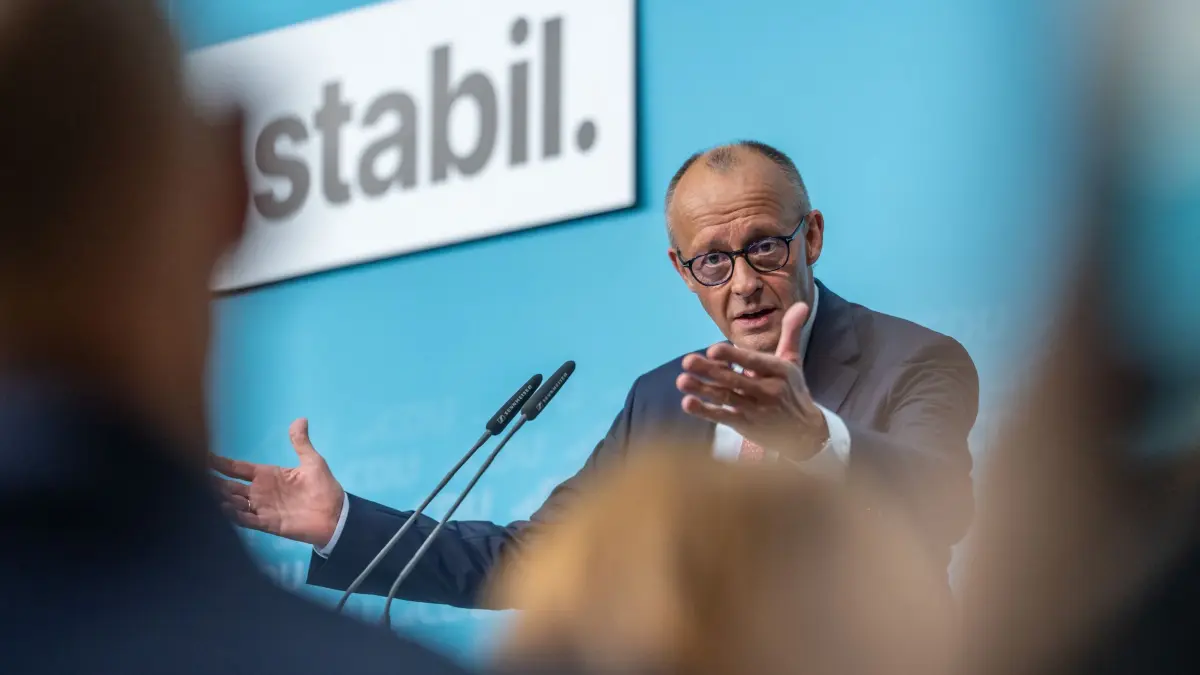 Kanzler Merz im Berliner Wahlkampf: Bundeskanzler Friedrich Merz (CDU) spricht bei einer Wahlkampfveranstaltung der CDU Berlin vor der Wahl zum Abgeordnetenhaus im Konrad Adenauer Haus. (zu dpa: «Kanzler schließt seinen Wahlkampf mit einem Heimspiel ab»)