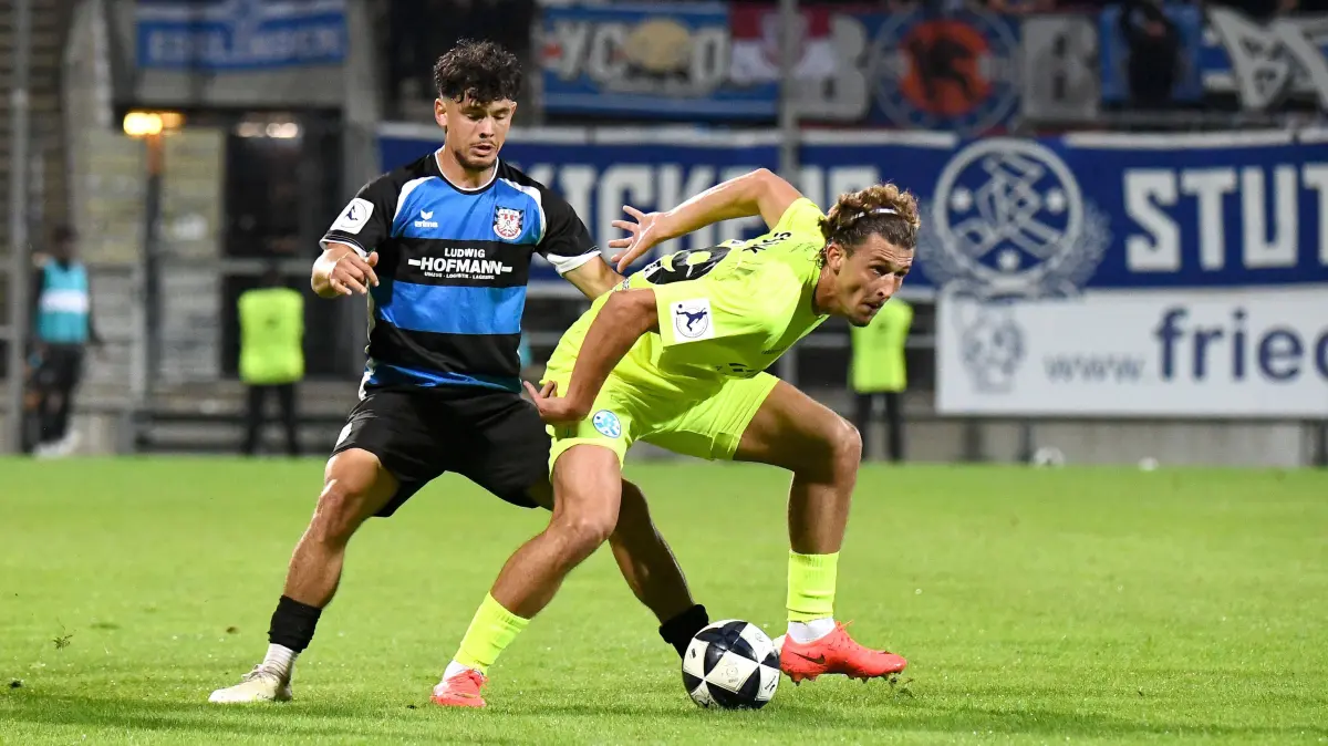 18.09.2026, xokbx, Fussball Regionalliga Suedwest, FSV Frankfurt - Stuttgarter Kickers v.l. Elias Adam Breir FSV Frankfurt, Leon Neaime Stuttgarter Kickers, Zweikampf, Duell Frankfurt am Main *** September 18, 2026, xokbx, Regional League Southwest Soccer, FSV Frankfurt vs. Stuttgarter Kickers: Elias Adam Breir FSV Frankfurt, Leon Neaime Stuttgarter Kickers, Tackle, Face-off, Frankfurt am Main