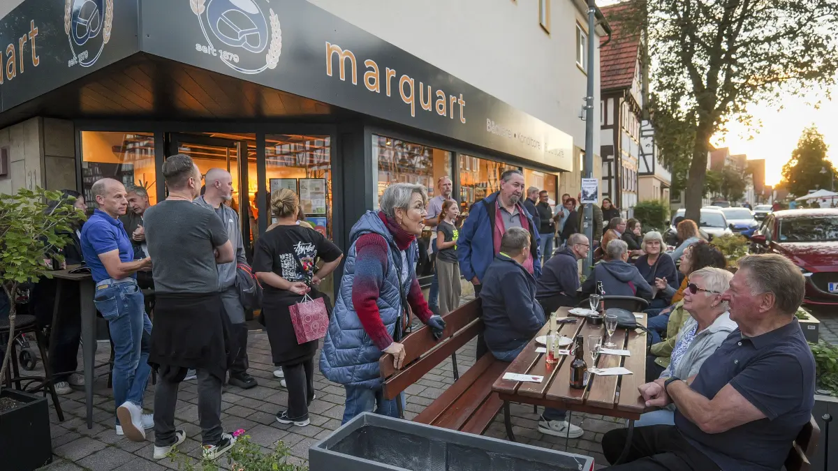 Eltingen: Leonberg - Von der KI-gesteuerten Netzhautanalyse bis zum Zwiebelkuchen: Beim "End of Summer" des Eltinger Handels ist die Bannbreite groß. Im Bild: Bäckerei Marquardt
