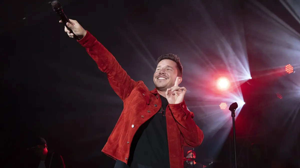 Entertainment Bilder des Tages Nico Santos - Herbst Tour 2021 Unterhaltung: Nico Santos - Herbst Tour 2021 am 30.10.2021 in Rheine Nordrhein-Westfalen. Nico Santos steht in der Stadthalle Rheine auf der Bühne Rheine Stadthalle Nordrhein-Westfalen Deutschland *** Nico Santos Autumn Tour 2021 Entertainment Nico Santos Autumn Tour 2021 on 30 10 2021 in Rheine North Rhine Westphalia Nico Santos is on stage at the Stadthalle Rheine Rheine Stadthalle North Rhine Westphalia Germany Copyright: xMarcoxSteinbrenner/Kirchner-Mediax