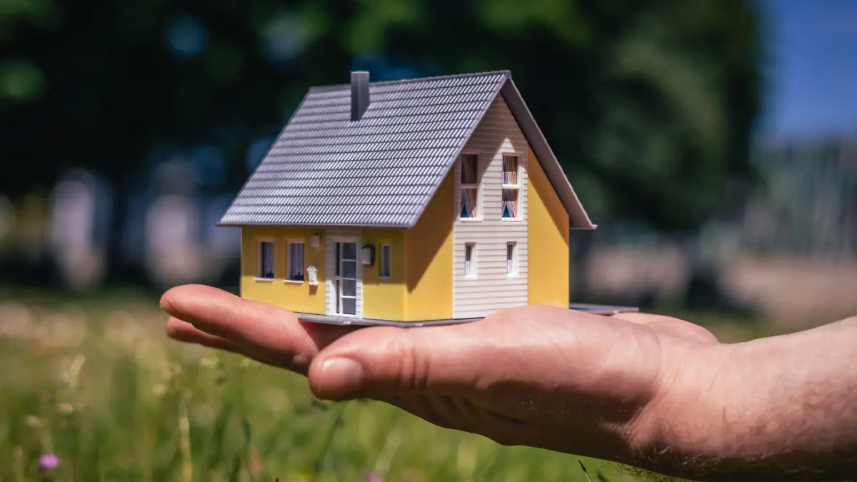 Mehr als nur das Zuhause: Die eigenen vier Wände sind ein wichtiger Baustein für die Altersvorsorge. Der Staat sollte Wohneigentum auch deshalb wieder intensiv fördern, so eine aktuelle Wohnungsmarkt-Studie. (Quelle: Studie „Soziale Aspekte des Wohneigentums” vom Pestel-Institut im Auftrag der Schwäbisch Hall Stiftung. Alle Rechte im Rahmen der Berichterstattung zu dieser Pressemitteilung frei.)