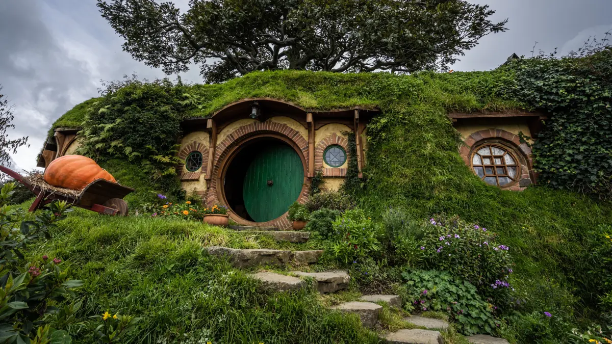 Ein typisches Hobbit-Haus in Matamata.