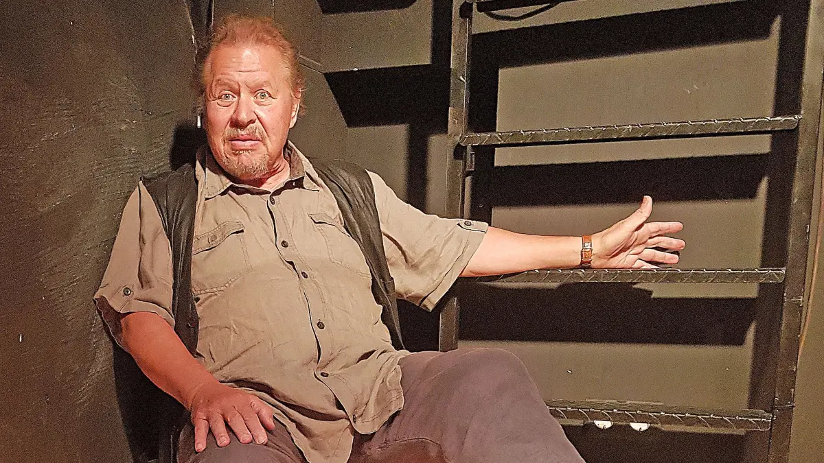Der Schauspieler Gerhard Polacek (Foto) und der Regisseur Felix Jeiter haben für das Kollektiv „Die Versponnenen“ in der Alten Spinnerei in Esslingen den Theatermonolog „Der Herr Karl“ neu inszeniert.