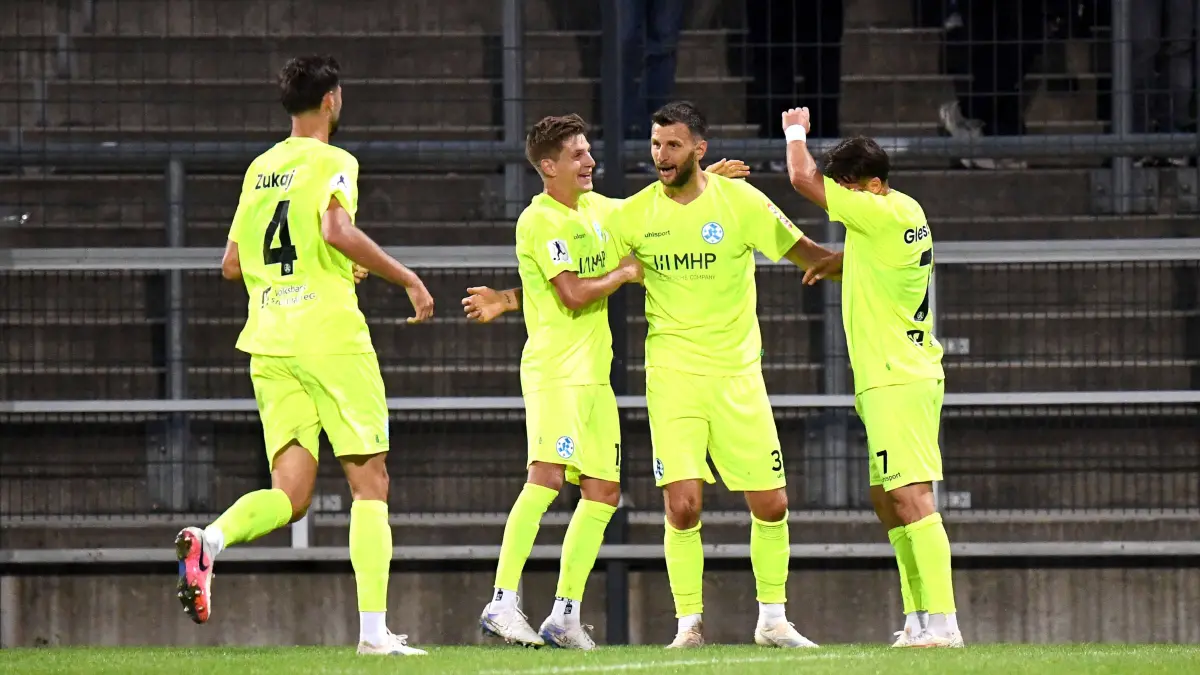 18.09.2026, xokbx, Fussball Regionalliga Suedwest, FSV Frankfurt - Stuttgarter Kickers v.l. Torjubel zum 1:0 durch Dejan Bozic Stuttgarter Kickers, mit Yannick Glessing Stuttgarter Kickers, Elvir Zukaj Stuttgarter Kickers Frankfurt am Main *** September 18, 2026, xokbx, Regional League Southwest Soccer, FSV Frankfurt vs. Stuttgarter Kickers: Goal celebration after Dejan Bozics 10 goal for the Stuttgarter Kickers, with Yannick Glessing Stuttgarter Kickers and Elvir Zukaj Stuttgarter Kickers, Frankfurt am Main