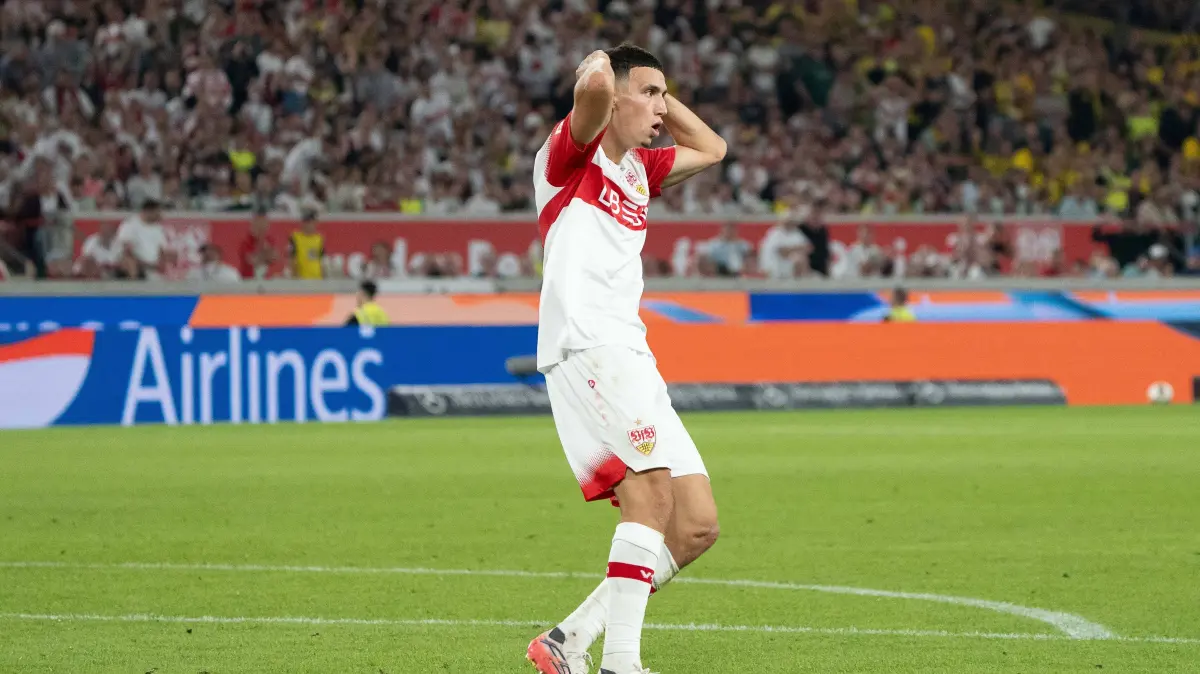GER, VfB Stuttgart vs. Borussia Dortmund, Fussball, 1. Bundesliga, 4. Spieltag, Spielzeit 2026/2027, 19.09.2026,: Bilal El Khannouss VfB Stuttgart, 11 enttäuscht, Enttäuschung, frustriert, Frust, verärgert, GER, VfB Stuttgart vs. Borussia Dortmund, Fussball, 1. Bundesliga, 4. Spieltag, Spielzeit 2026/2027, 19.09.2026, DFL REGULATIONS PROHIBIT ANY USE OF PHOTOGRAPHS AS IMAGE SEQUENCES AND/OR QUASI-VIDEO, GER, VfB Stuttgart vs. Borussia Dortmund, Fussball, 1. Bundesliga, 4. Spieltag, Spielzeit 2026/2027, 19.09.2026, Stuttgart *** Bilal El Khannouss, VfB Stuttgart, 11, disappointed, disappointment, frustrated, frustration, annoyed, GER, VfB Stuttgart vs. Borussia Dortmund, soccer, Bundesliga 1, Matchday 4, 20262027 season, September 19, 2026, DFL regulations prohibit any use of photographs as image sequences and/or quasi-video, GER, VfB Stuttgart vs. Borussia Dortmund, soccer, Bundesliga 1, Matchday 4, 20262027 season, September 19, 2026, Stuttgart Copyright: xEibner-Pressefoto/EdwardxCheungx EP_ECG
