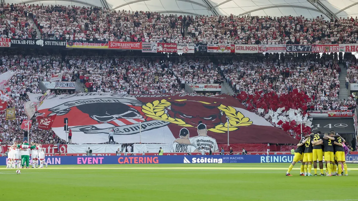 Im Bild: Stuttgart-Fans zeigen eine Choreographie vor Anpfiff 19.09.2026, VfB Stuttgart - Borussia Dortmund, 1. Bundesliga, 4. Spieltag, Deutschland, Stuttgart, MHP Arena, DFL REGULATIONS PROHIBIT ANY USE OF PHOTOGRAPHS AS IMAGE SEQUENCES AND/OR QUASI-VIDEO. *** In the photo: Stuttgart fans perform a choreographed display before kickoff on September 19, 2026, VfB Stuttgart vs. Borussia Dortmund, Bundesliga 1, Matchday 4, Germany, Stuttgart, MHP Arena, DFL REGULATIONS PROHIBIT ANY USE OF PHOTOGRAPHS AS IMAGE SEQUENCES AND/OR QUASI-VIDEO Copyright: HMBxMedia/xJulienxBecker
