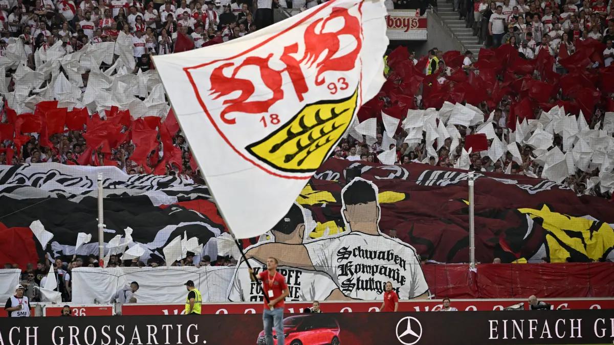 VfB Stuttgart vs Borussia Dortmund BVB : Choreo, Choreographie, Fanaktion Cannstatter Kurve Fanblock, Fans, Fankurve, Flaggen, Fahnen, Stimmung, stimmungsvoll VfB Stuttgart VfB Stuttgart vs Borussia Dortmund BVB 19.09.2026 DFL REGULATIONS PROHIBIT ANY USE OF PHOTOGRAPHS AS IMAGE SEQUENCES AND/OR QUASI-VIDEO VfB Stuttgart vs Borussia Dortmund BVB *** Choreography, Fan Display, Cannstatter Kurve Fan Block, Fans, Fan Section, Flags, banners, atmosphere, lively atmosphere VfB Stuttgart VfB Stuttgart vs. Borussia Dortmund BVB September 19, 2026 DFL regulations prohibit any use of photographs as image sequences and/or quasi-video VfB Stuttgart vs. Borussia Dortmund BVB