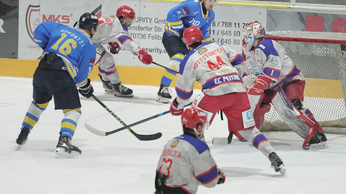 Eishockey, Eiswelt Stuttgart, DEB Oberliga, Männer, Stuttgart Rebels, Stuttgarter EC - EC Peiting
Nr.16 (S): Elvis Gorontzky-Slack - blau/gelb
Fotograf: Günter E. Bergmann - Photography
Aufnahmedatum: 20.02.2026