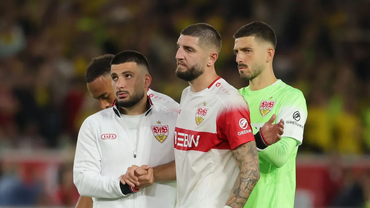 BAU // 19.09.2026, Deutschland, Stuttgart, Fußball Bundesliga,
VfB Stuttgart vs. Borussia Dortmund, Jamie Leweling (VfB) / Deniz Undav (VfB) / Jeff Chabot (VfB) / Fabian Bredlow (VfB)