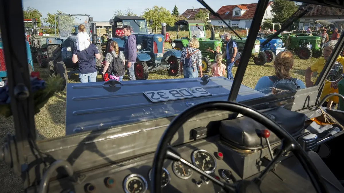 Sichelhengetse: Rutesheim - Sichelhengetse in Rutesheim mit Schleppertreffen