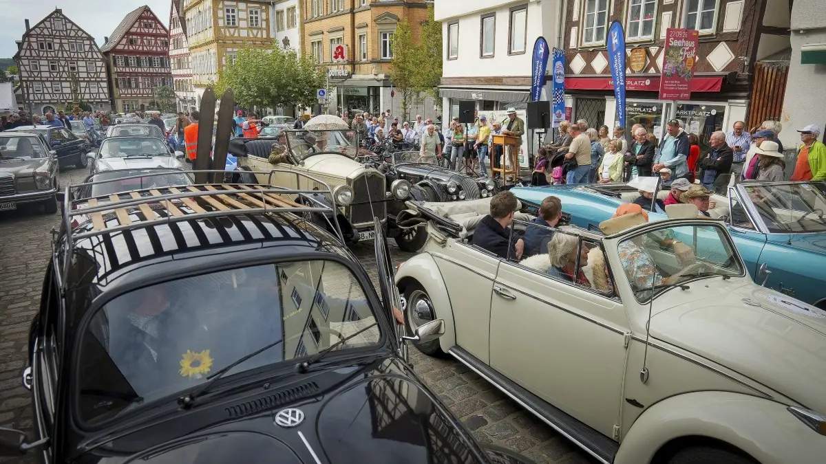 Oldtimer: Leonberg - Oldtimer Treff auf dem Marktplatz in der Altstadt