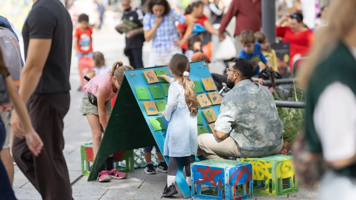 Platz der Kinderrechte: Stuttgart, Baden-Württemberg, 20.09.2026:
Auf dem Kronprinzplatz in Stuttgart-Mitte wird der „Platz der Kinderrechte“ eingeweiht
Notiz: No model release. Kein Einverständnis für Werbung, keine Weitergabe an Dritte.