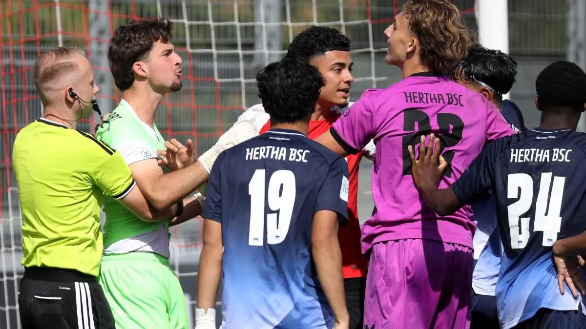 Die VfB Stuttgart U19 empfing die Hertha BSC U19 im DFB-Pokal-Achtelfinale -nach dem Spiel kam es zu einer Rudelbildung