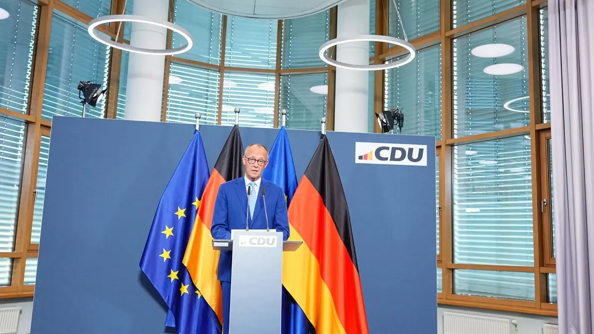 Wahlen aus Bundessicht - CDU: 20.09.2026, Berlin: Bundeskanzler Friedrich Merz (CDU) spricht nach den Wahlen in Berlin und Mecklenburg-Vorpommern im Konrad-Adenauer-Haus. Am Sonntag (20.09.2026) fanden in Mecklenburg-Vorpommern und Berlin die Wahlen zum Landtag beziehungsweise Abgeordnetenhaus statt. Foto: Michael Kappeler/dpa +++ dpa-Bildfunk +++