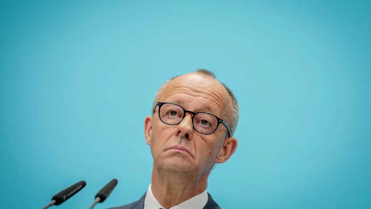 Nach den Landtagswahlen - CDU: Bundeskanzler Friedrich Merz (CDU) gibt eine Pressekonferenz nach der Landtagswahl in Mecklenburg-Vorpommern und der Abgeordnetenhauswahl in Berlin. (zu dpa: «Merz nach Wahldebakel in der Unionsfraktion»)