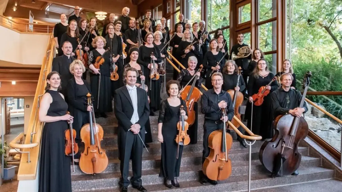 Das Waiblinger Kammerorchester spielt mit der anatolischen Gruppe Tonzeit im Bürgerzentrum