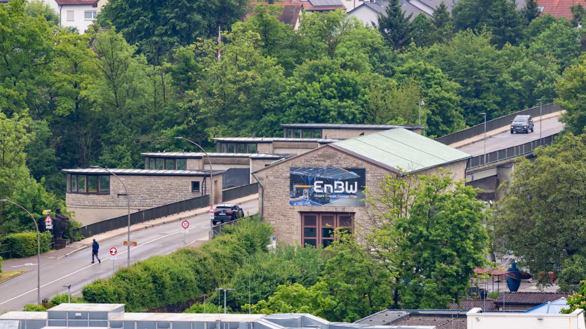Die zuletzt gesperrte Neckarbrücke wird für den Verkehr geöffnet.