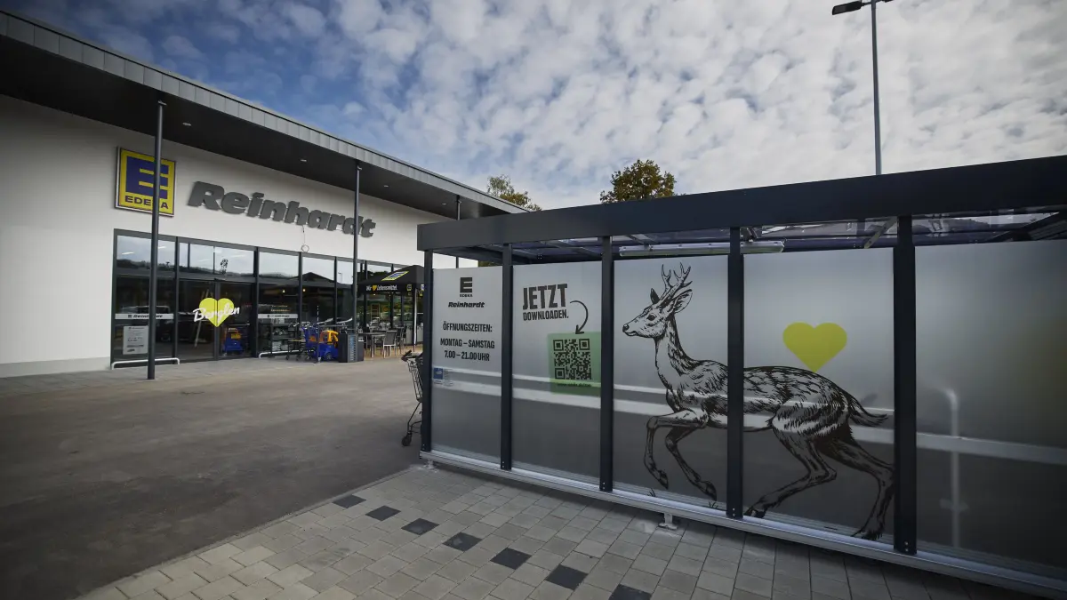 KEINEN AUSSCHNITT MACHEN Edeka Reinhardt macht in Oppelsbohm auf.: KEINEN AUSSCHNITT MACHEN
Berglen Oppelsbohm, DEU, 22.09.2026
Edeka Reinhardt macht in Oppelsbohm auf.
No model release. Kein Einverständnis für Werbung, keine Weitergabe an Dritte.
Abgebildete Personen haben der Veröffentlichung in der STZN zugestimmt.