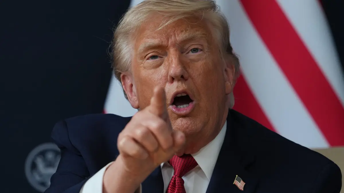 US-Präsident Donald Trump: US-Präsident Donald Trump gestikuliert bei einem Treffen mit dem indischen Premierminister Modi am Rande des G7-Gipfels am Mittwoch. (zu dpa: «Rauswurf aus Weißem Haus: Trumps Streit mit Medien eskaliert»)