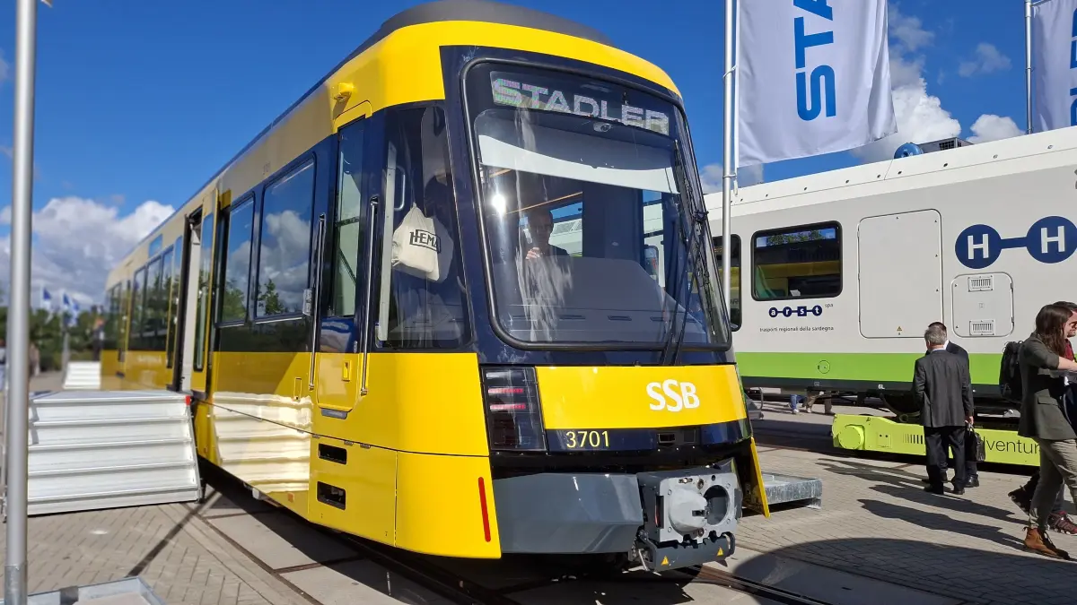 Die neue Stadtbahn für Stuttgart vom Typ S-DT8.16 wird von den Stuttgarter Straßenbahnen SSB und dem Hersteller Stadler auf der Fachmesse Innotrans in Berlin der Öffentlichkeit vorgestellt