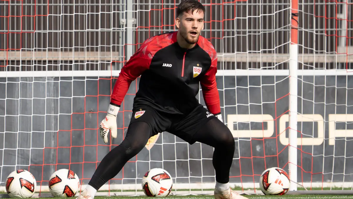 GER, VfB Stuttgart, Fussball, 1. Bundesliga, öffentliches Training, Spielzeit 2026/2027, 21.09.2026,: Dennis Seimen (VfB Stuttgart, #41), Aktion,
GER, VfB Stuttgart, Fussball, 1. Bundesliga, öffentliches Training, Spielzeit 2026/2027, 21.09.2026,
DFL REGULATIONS PROHIBIT ANY USE OF PHOTOGRAPHS AS IMAGE SEQUENCES AND/OR QUASI-VIDEO,
Foto: Eibner-Pressefoto/Edward Cheung