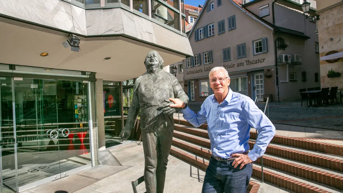 foto: Roberto Bulgrin
23. 09. 2026
Esslingen, Ex Ob Juergen Zieger vor der Wuerttembergischen Landesbuehne (WLB)