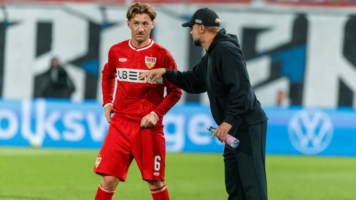 VfB-Trainer Sebastian Hoeneß (rechts) mit einem seiner wichtigsten Linksfüße: Angelo Stiller