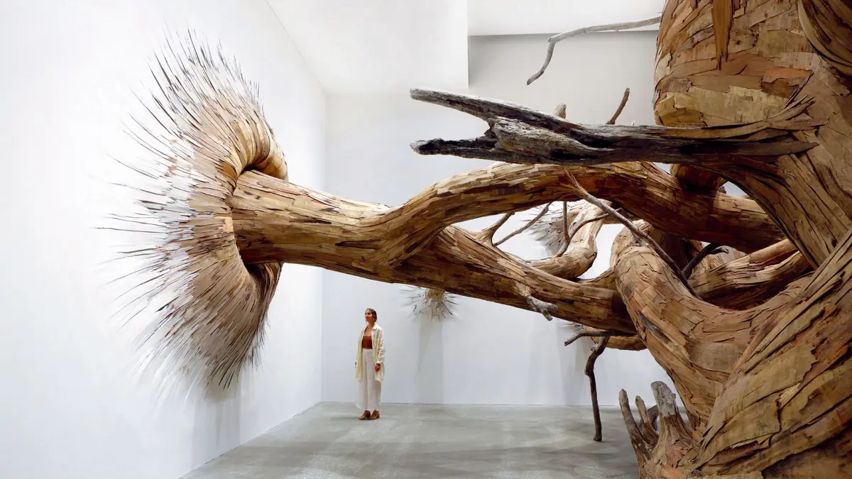So sieht die gigantische Installation von Henrique Oliveira im Schauwerk Sindelfingen aus.