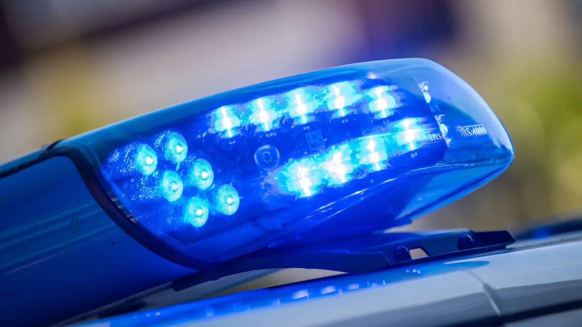Polizei: Die Polizei ermittelt nach dem Sturz eines Arbeiters in Uhldingen. (Symbolbild) (zu dpa: «Mann stürzt von Gerüst und verletzt sich schwer»)