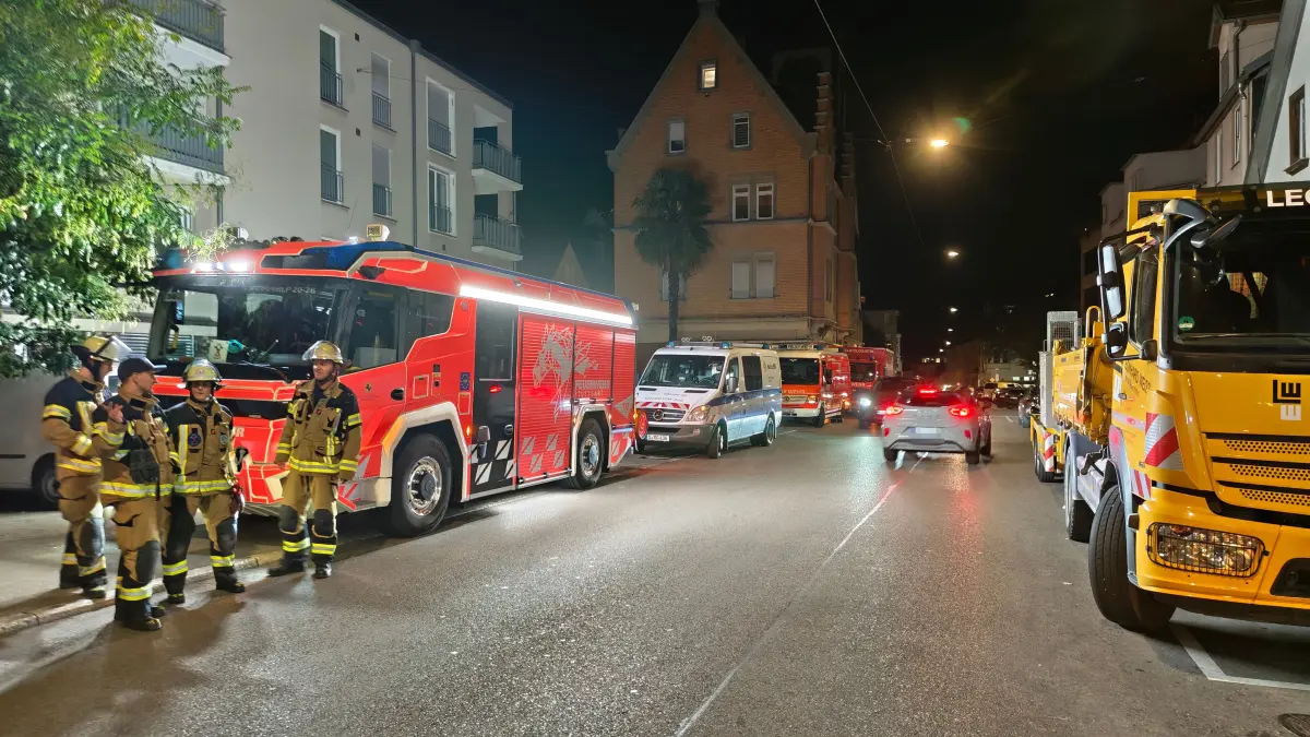 In den Abendstunden waren jedoch sowohl der Gas-Notdienst der Netze BW als auch die Feuerwehr mit vielen Kräften vor Ort im Einsatz.