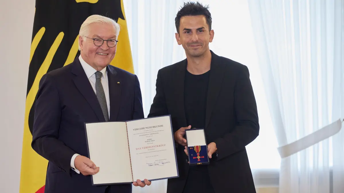 Serkan Eren: Bundespräsident Frank-Walter Steinmeier verleiht Serkan Eren den Verdienstorden zum Tag der Deutschen Einheit. (zu dpa: «Promis solidarisch mit Stuttgarter nach Urteil im Iran»)