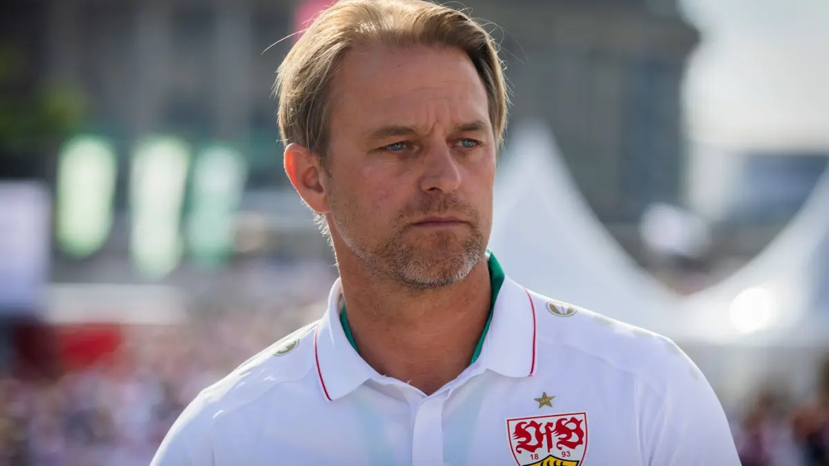 Timo Hildebrand: Fußball: DFB-Pokal, Arminia Bielefeld - VfB Stuttgart, Finale. Timo Hildebrand, ehemaliger VfB-Torwart, steht vor dem Olympiastadion Berlin. (zu dpa: «Promis solidarisch mit Stuttgarter nach Urteil im Iran»)