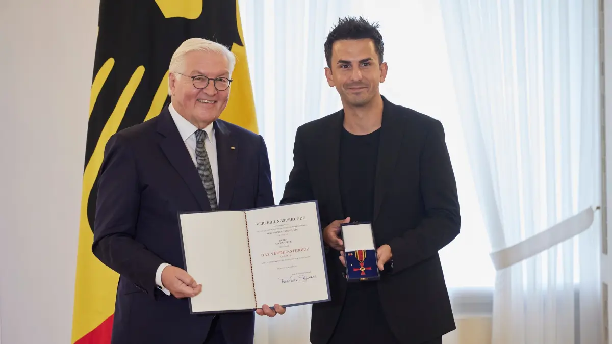 Serkan Eren: Bundespräsident Frank-Walter Steinmeier verleiht Serkan Eren den Verdienstorden zum Tag der Deutschen Einheit. (zu dpa: «Ex-VfBler Hildebrand sorgt sich um Freund nach Iran-Urteil»)