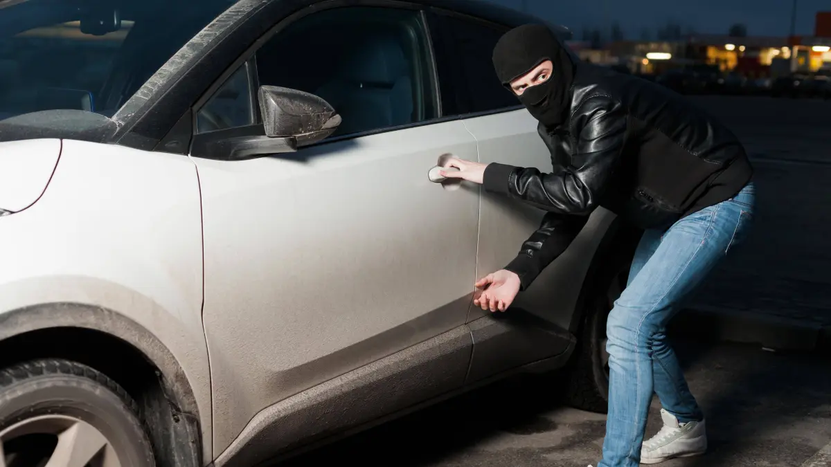 Carjacking danger, car insurance concept Copyright: xNomadSoulx Panthermedia28094974 ,model released, Symbolfoto