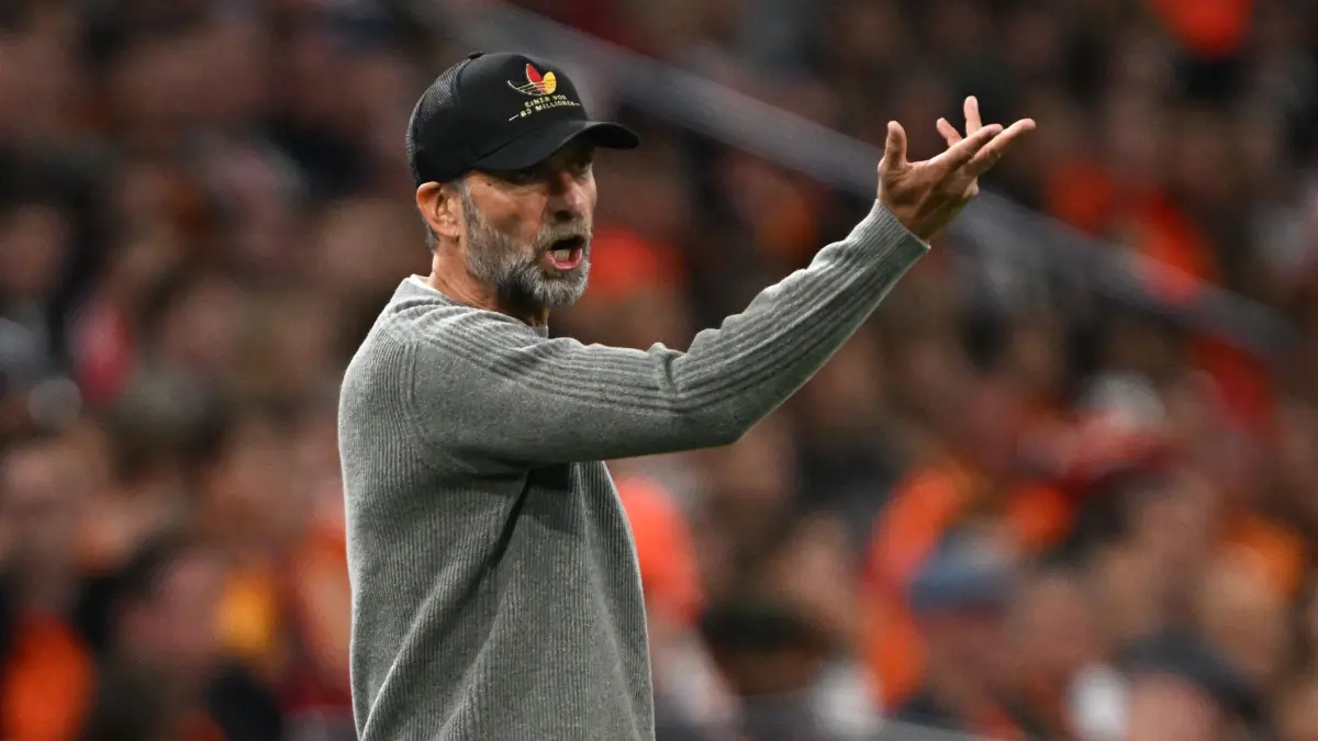Niederlande - Deutschland: Fußball, Männer: Nations League A, Niederlande - Deutschland, Gruppenphase, Gruppe 2, Spieltag 1, Johan Cruyff ArenA, Bundestrainer Jürgen Klopp (Deutschland) gestikuliert am Spielfeldrand. (zu dpa: «Wildes Remis bei Klopps erster Bundestrainer-Show»)