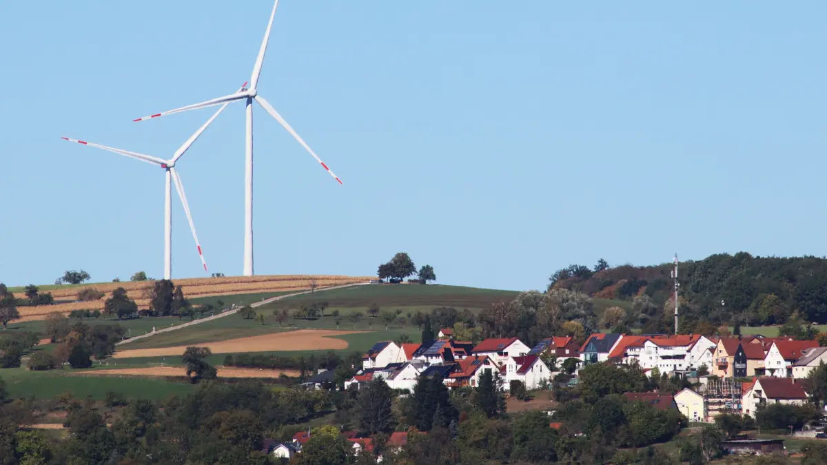 Windrad in Uhingen Baiereck, Streit um Brummton bei einer Windkraftanlage; Energiewende, Windkraft, Windrad, Regenerative Energie, Infraschall, Natur und Energie
