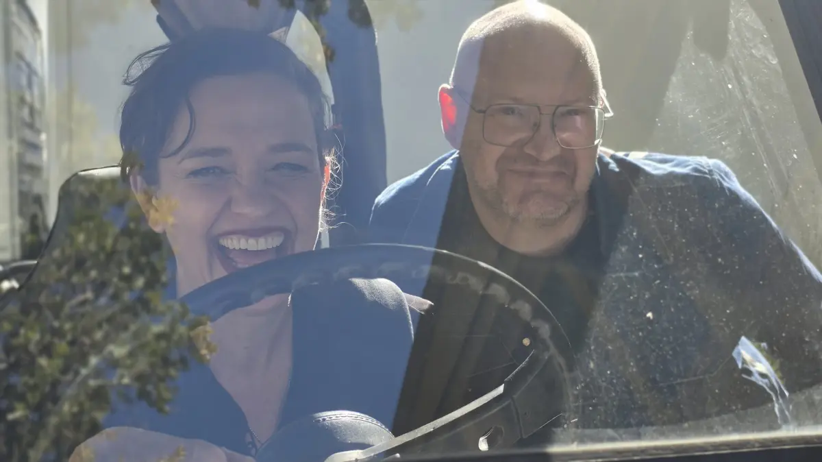 Musikerin Sally Grayson und Lichtkünstler Hanno Braun.