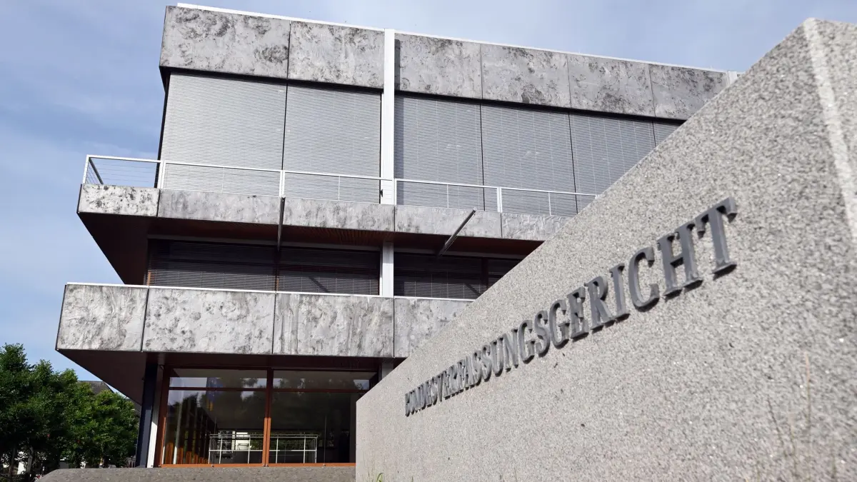 Bundesverfassungsgericht Karlsruhe: ARCHIV - 07.07.2026, Baden-Württemberg, Karlsruhe: Außenaufnahme des Bundesverfassungsgerichts. (zu dpa: «Fünf Fakten über das Bundesverfassungsgericht») Foto: Uli Deck/dpa +++ dpa-Bildfunk +++