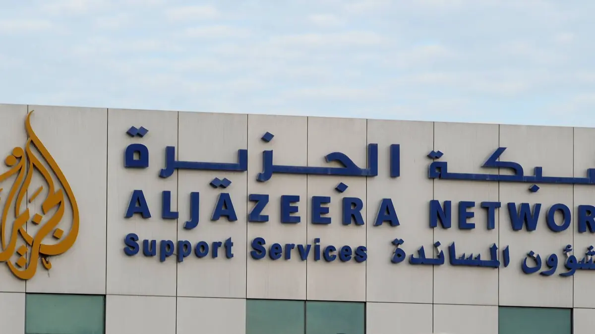 Das Emblem des Fernsehsenders Al Jazeera an einem neuen Gebäude von Al Jazeera Sport in Doha Katar: Das Emblem des Fernsehsenders Al Jazeera an einem neuen Gebäude von Al Jazeera Sport in Doha, Katar.
the Emblem the TV broadcaster Al Jazeera to a New Building from Al Jazeera Sports in Doha Qatar