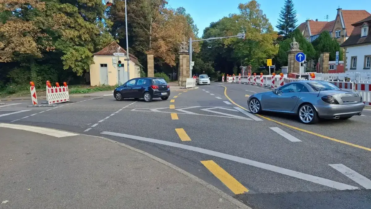 Dass hier nicht links abgebogen werden darf, interessiert kaum jemanden.