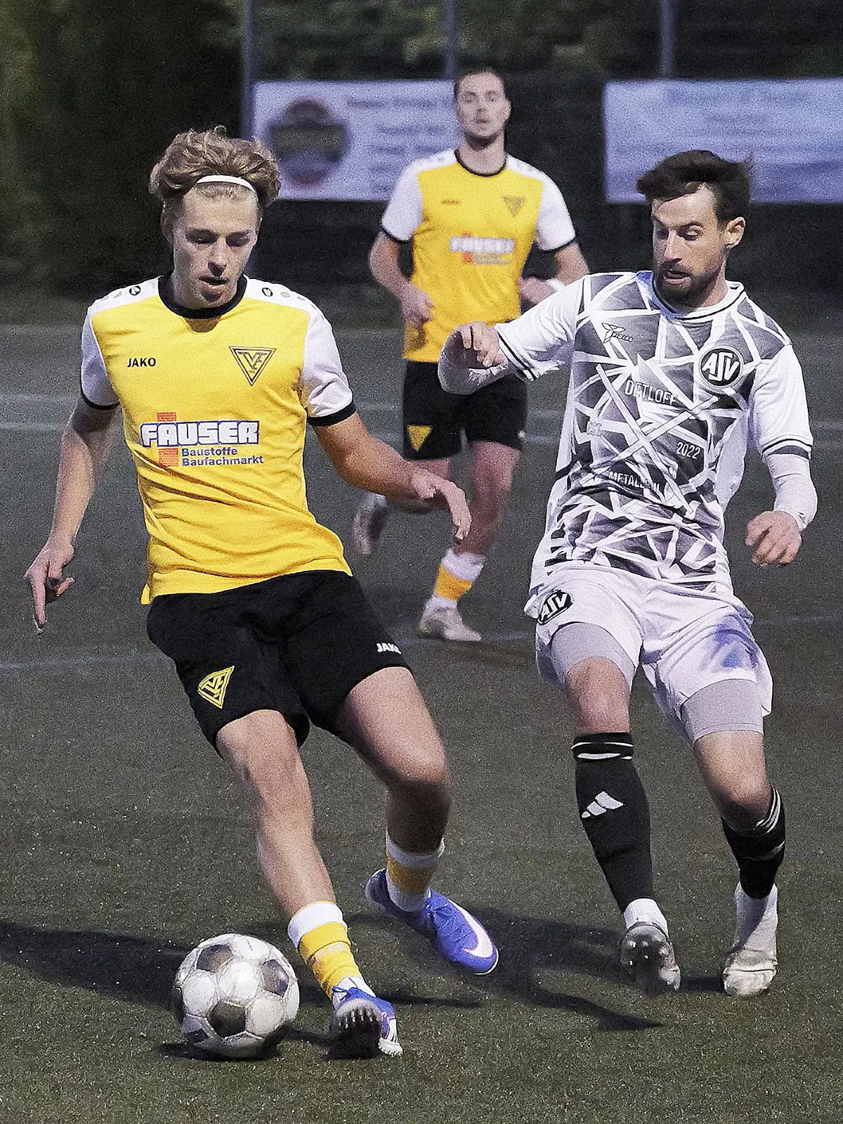 Fußball, Fussball, Landesliga, ASV Botnang - TV Echterdingen: Fußball, Fussball, Landesliga, ASV Botnang - TV Echterdingen
Nr.19 (B): Colin Schmidt - weiss
Nr.11 (E): Henry Alber - gelb/schwarz
Fotograf: Günter E. Bergmann - Photography
Aufnahmedatum: 25.09.2026