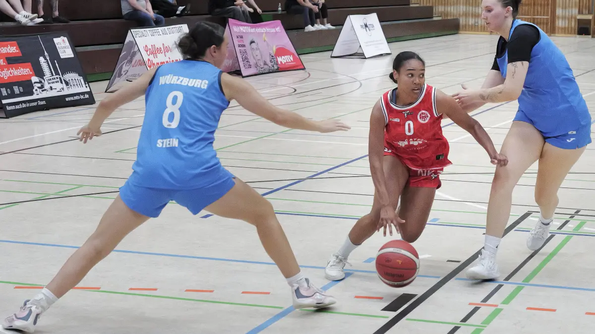 Basketball, 2. Bundesliga Süd. Damen, Frauen, Lous Foodtruck MTV Stuttgart - KB Sharks Würzburg: Basketball, 2. Bundesliga Süd, Damen, Frauen, Lou´s Foodtruck MTV Stuttgart - KB Sharks Würzburg
Nr.0 (S): Joanna Scheu - rot
Fotograf: Günter E. Bergmann - Photography
Aufnahmedatum: 26.09.2026