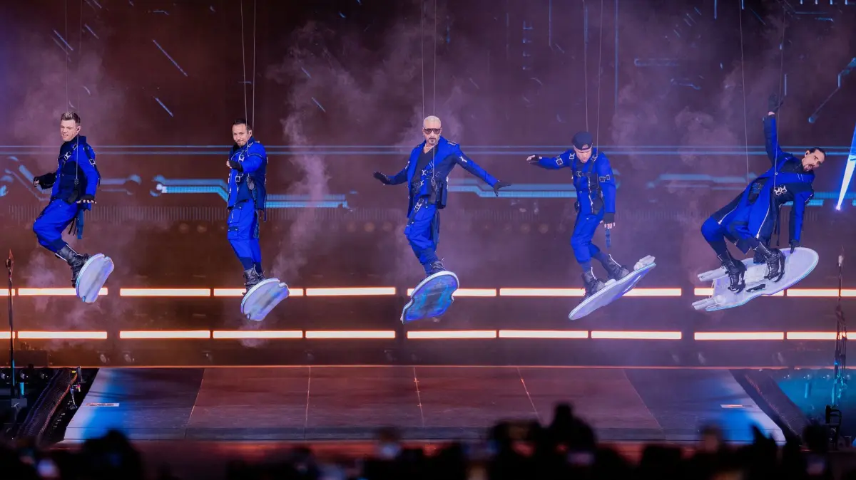 Backstreet Boys starten Konzertserie: Die US-amerikanische Boygroup Backstreet Boys (Brian Littrell, Nick Carter, Kevin Richardson, AJ Mclean und Howie Dorough) stehen beim Auftakt ihrer Konzertserie „Into The Millennium“ in der Merkur Spiel-Arena auf der Bühne. Unter dem Titel „Homecoming: Live in Germany“ sind zehn Konzerte in der nordrhein-westfälischen Landeshauptstadt geplant. (zu dpa: «Auf Hoverboards in die 90er - Backstreet Boys in Düsseldorf»)