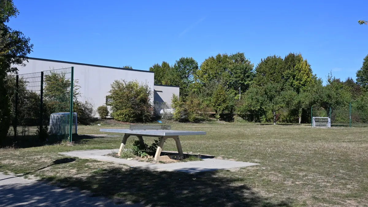 Dieser Bolzplatz im Rübländer in Böblingen-Dagersheim wird zu einem Multicourt und Chillbereich umgebaut.