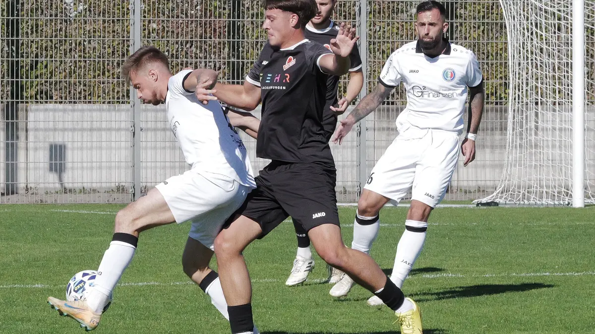Fußball, Fussball, Verbandsliga, Calcio Leinfelden-Echterdingen - TSV Berg: Fußball, Fussball, Verbandsliga, Calcio LE, Calcio Leinfelden-Echterdingen - TSV Berg
Nr.22 (C): Oleh Stepanenko - weiss
Nr.26 (C): Kristijan Dulabic - weiss
Fotograf: Günter E. Bergmann - Photography
Aufnahmedatum: 27.09.2026